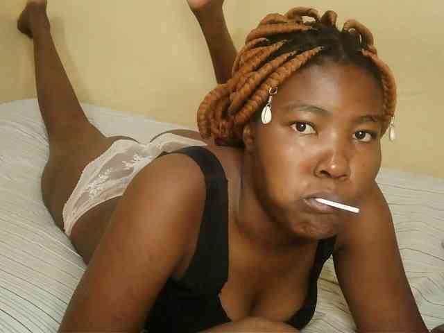 Cute-latasha webcam