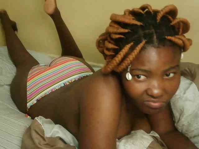 Cute-latasha webcam