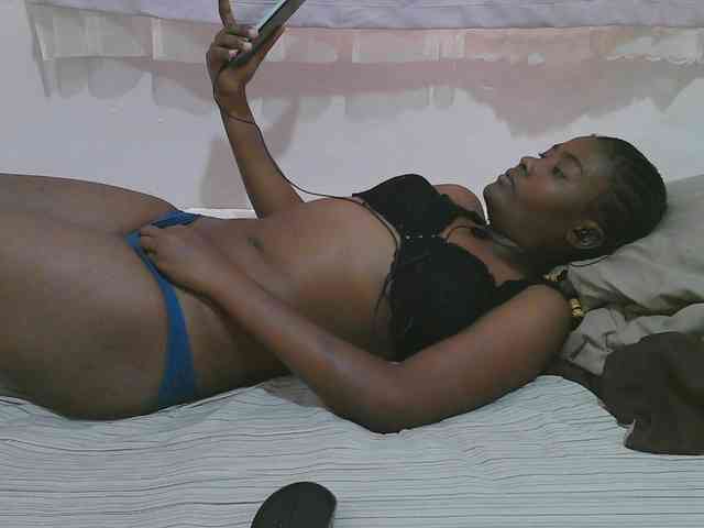 Cute-latasha webcam
