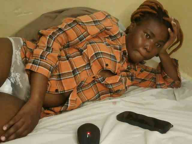 Cute-latasha webcam
