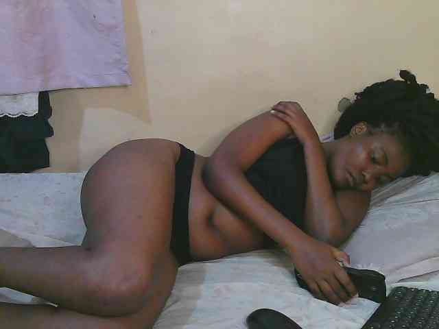 Cute-latasha webcam