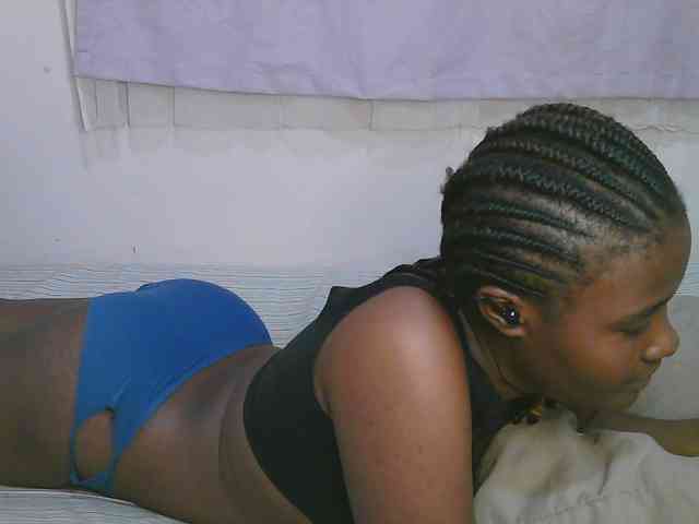 Cute-latasha webcam