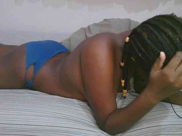 Cute-latasha webcam