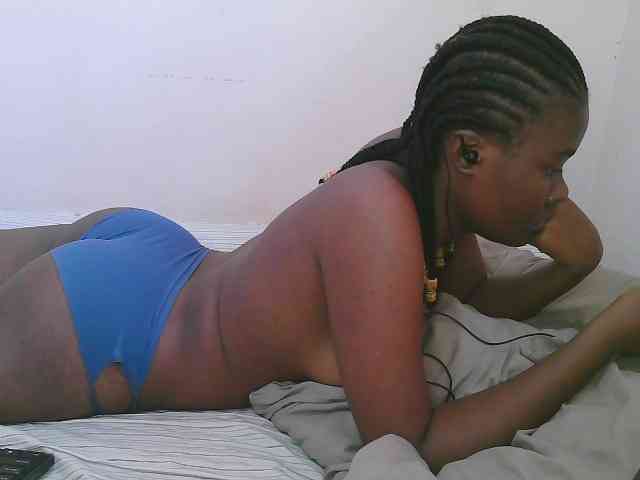 Cute-latasha webcam
