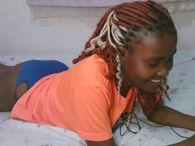 Cute-latasha webcam