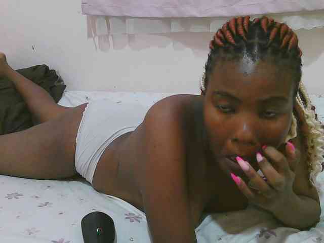 Cute-latasha webcam