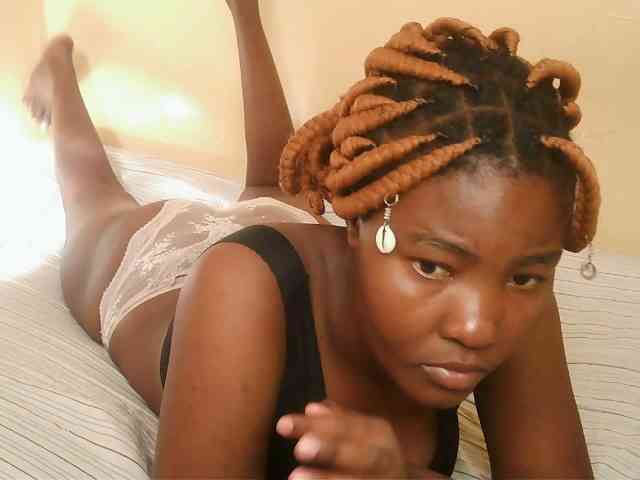 Cute-latasha webcam