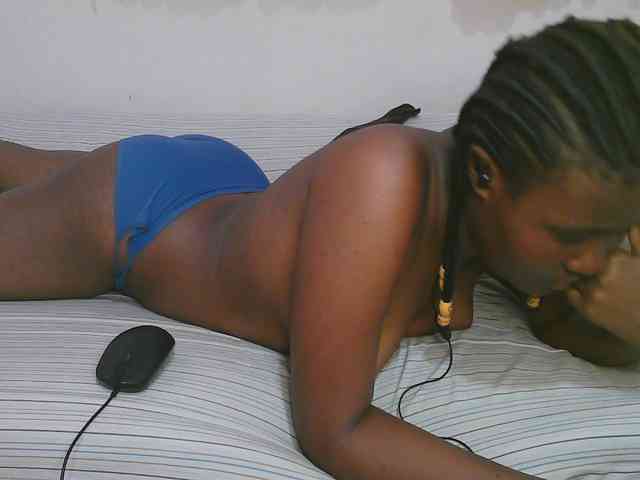 Cute-latasha webcam