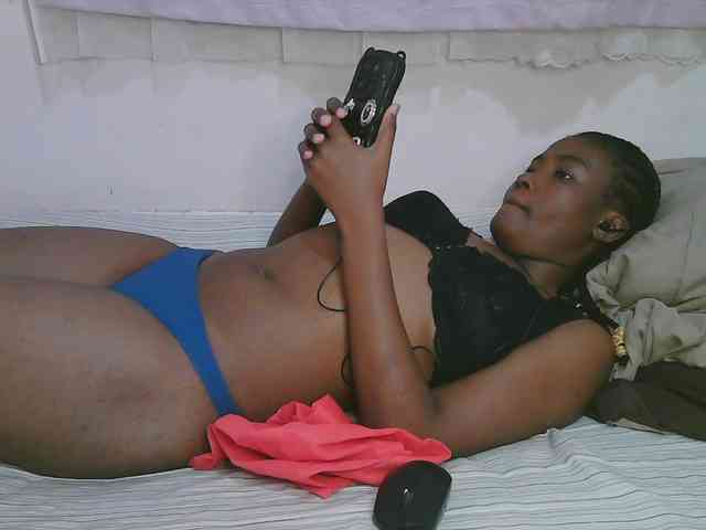 Cute-latasha webcam