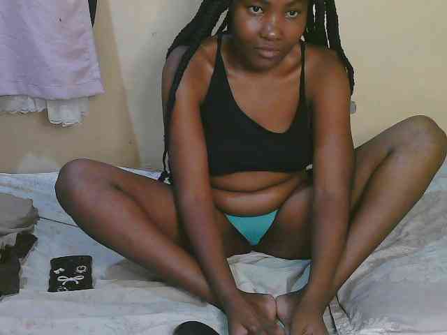 Cute-latasha webcam