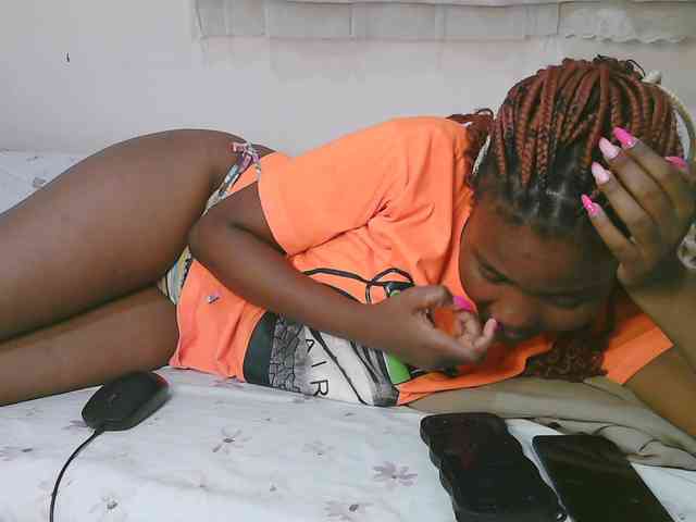 Cute-latasha webcam