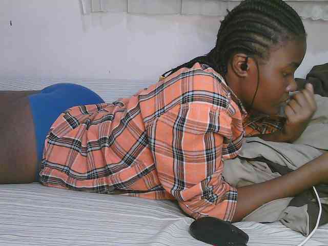 Cute-latasha webcam