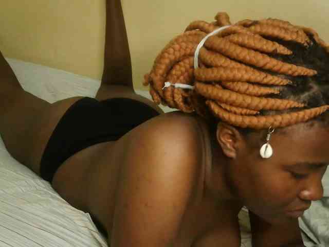 Cute-latasha webcam