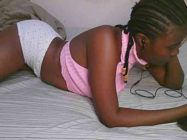 Cute-latasha webcam