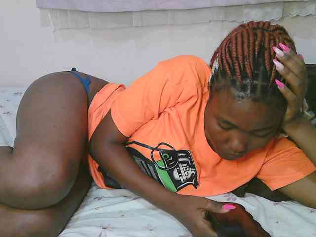 Cute-latasha webcam
