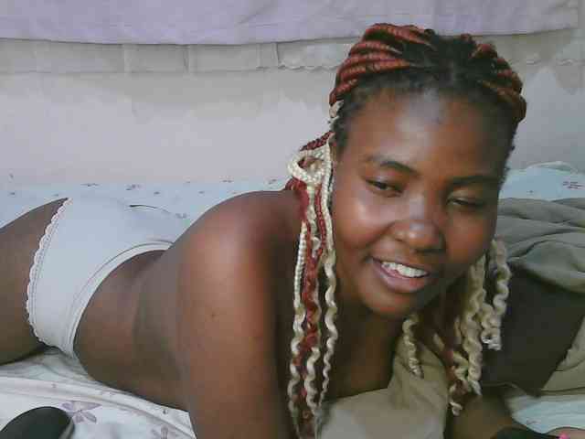 Cute-latasha webcam