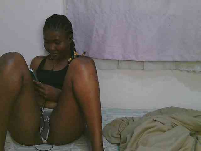 Cute-latasha webcam