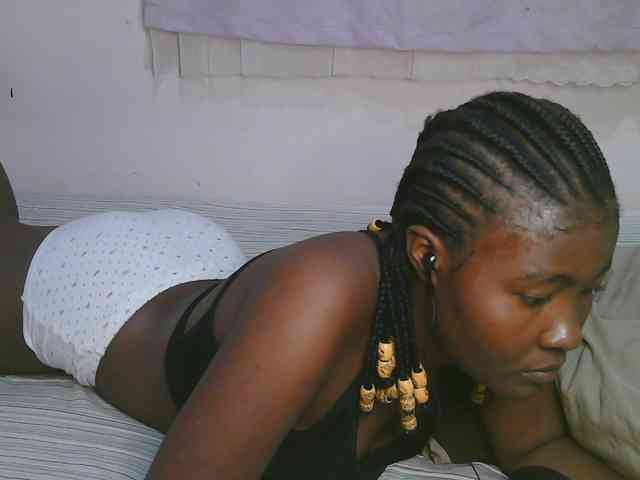 Cute-latasha webcam