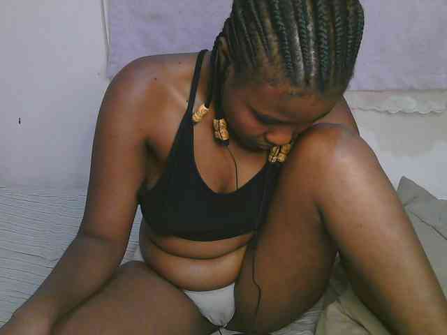 Cute-latasha webcam