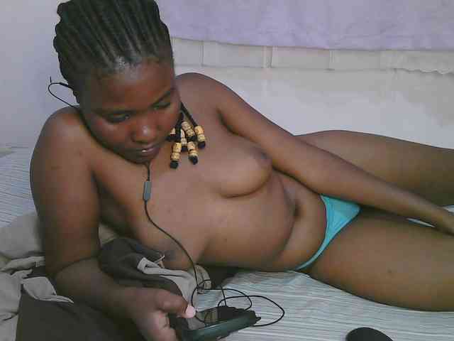Cute-latasha webcam