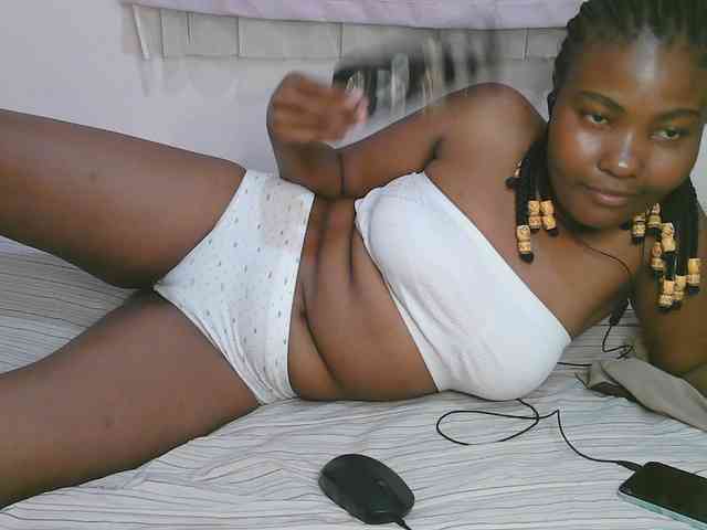 Cute-latasha webcam