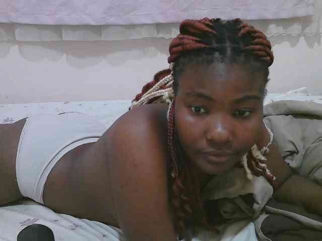 Cute-latasha webcam