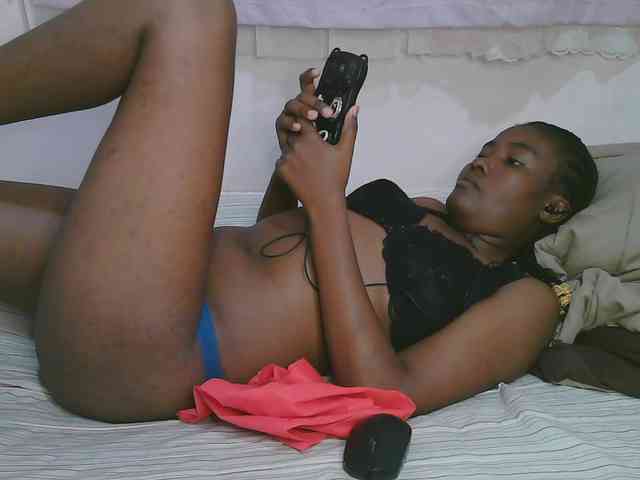 Cute-latasha webcam
