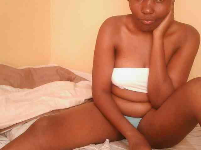 Cute-latasha webcam