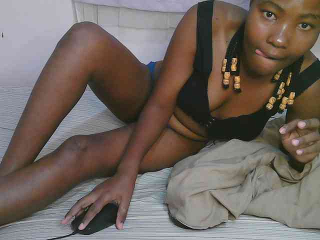 Cute-latasha webcam