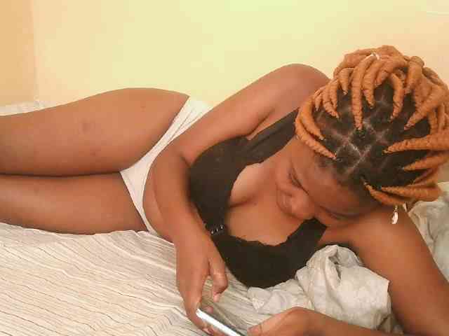 Cute-latasha webcam
