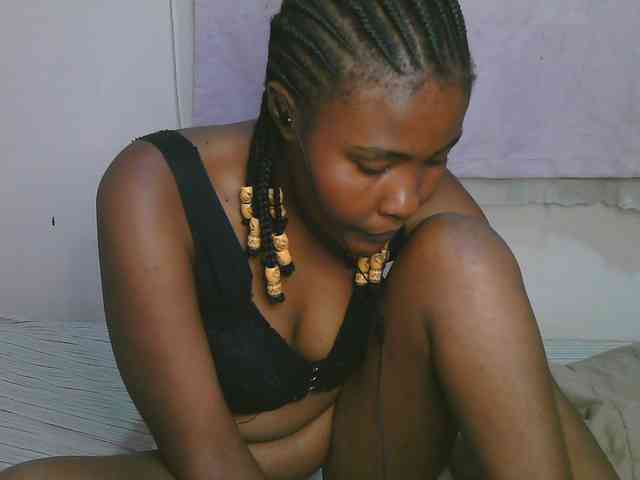 Cute-latasha webcam