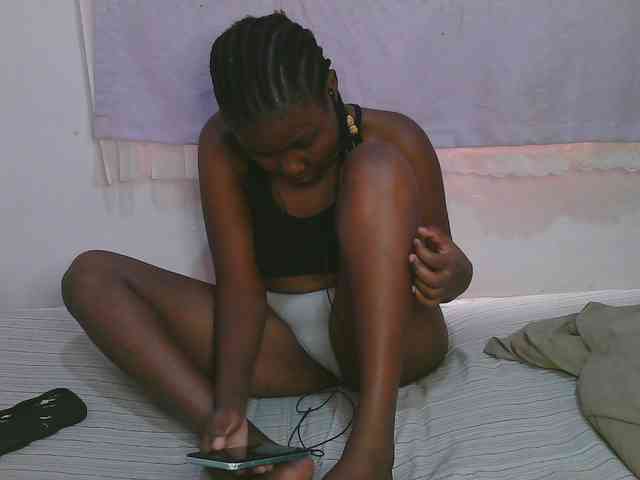 Cute-latasha webcam