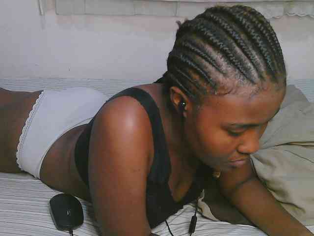 Cute-latasha webcam