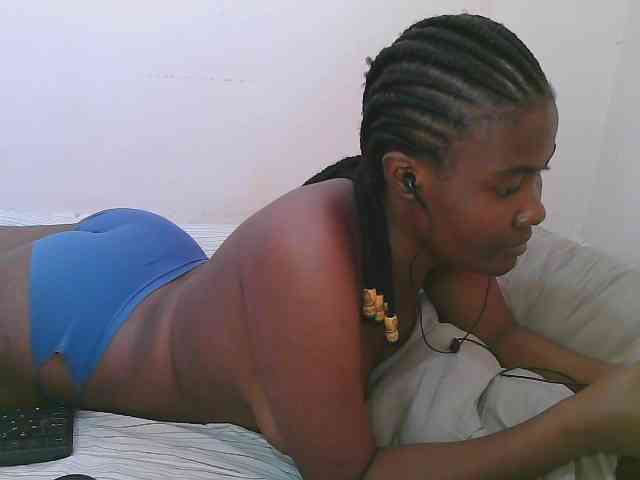 Cute-latasha webcam