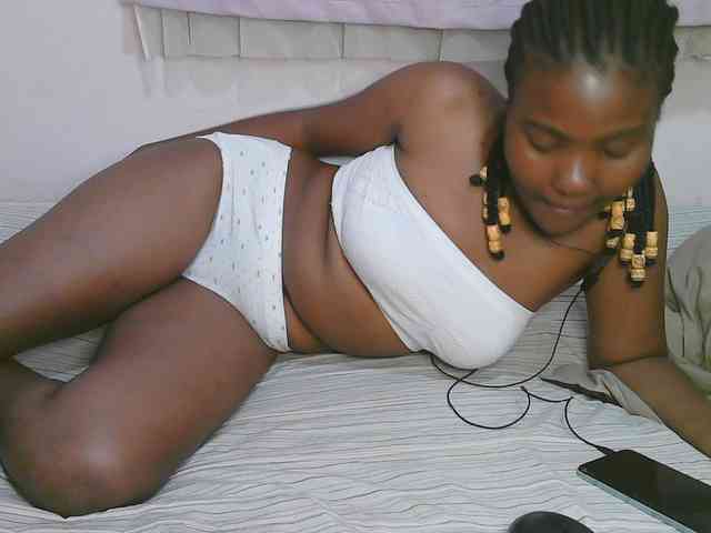 Cute-latasha webcam