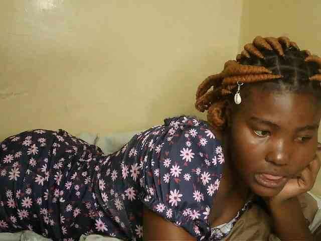 Cute-latasha webcam