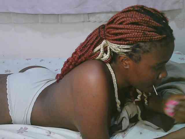 Cute-latasha webcam