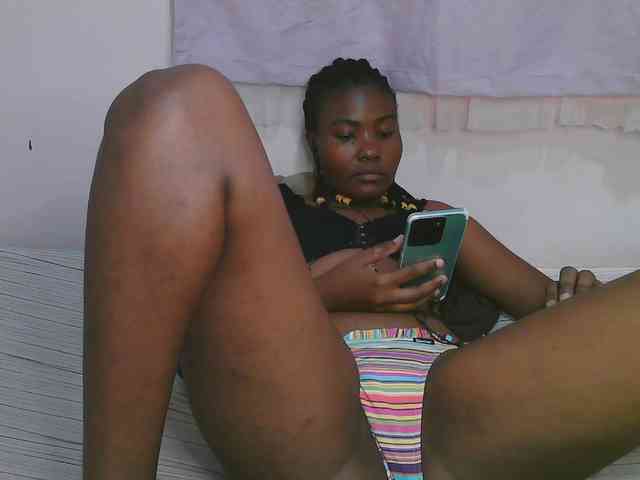 Cute-latasha webcam