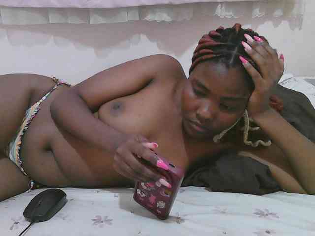 Cute-latasha webcam