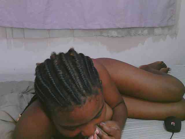 Cute-latasha webcam