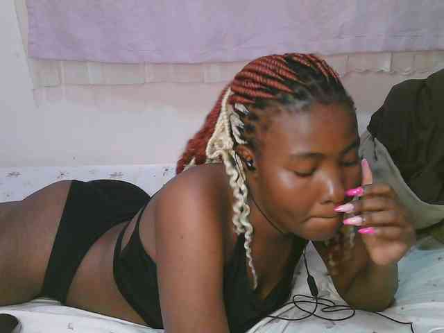 Cute-latasha webcam