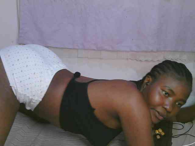 Cute-latasha webcam
