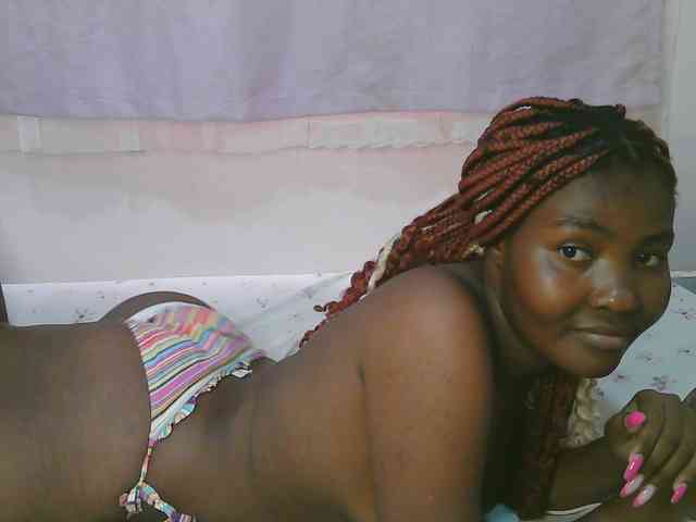 Cute-latasha webcam