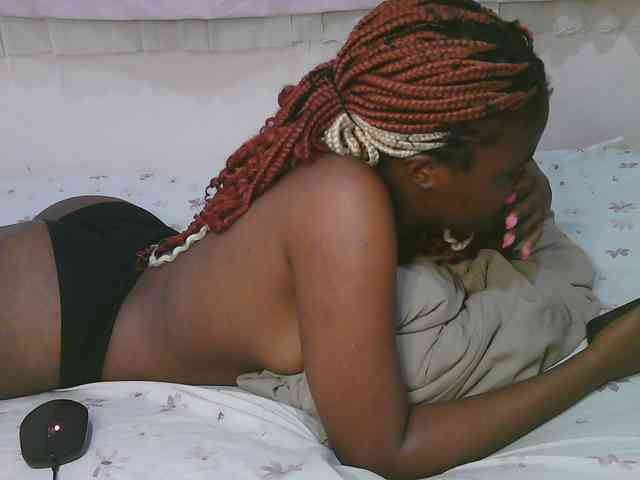 Cute-latasha webcam