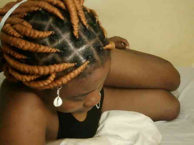 Cute-latasha webcam