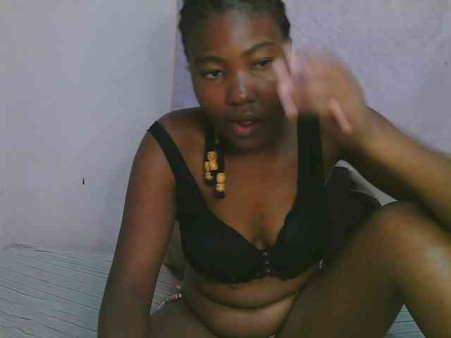 Cute-latasha webcam
