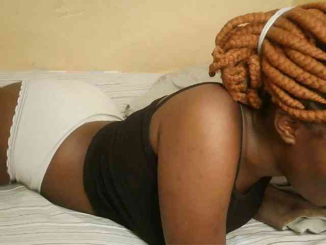 Cute-latasha webcam