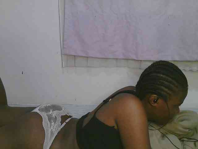 Cute-latasha webcam