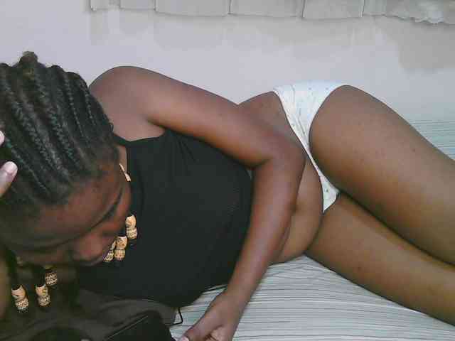 Cute-latasha webcam