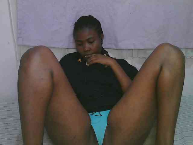 Cute-latasha webcam